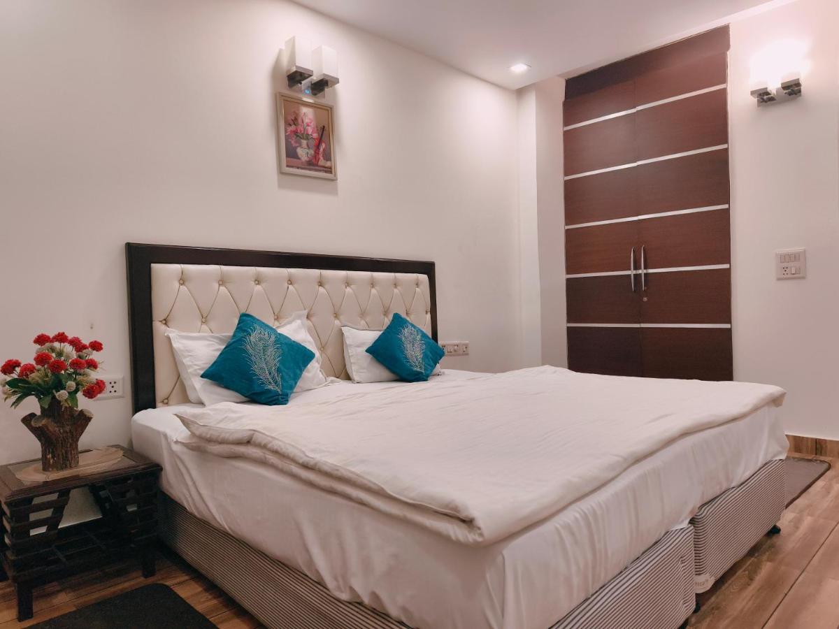 Suitetrails - Palatial 3bhk apartment!Greater kailash 1