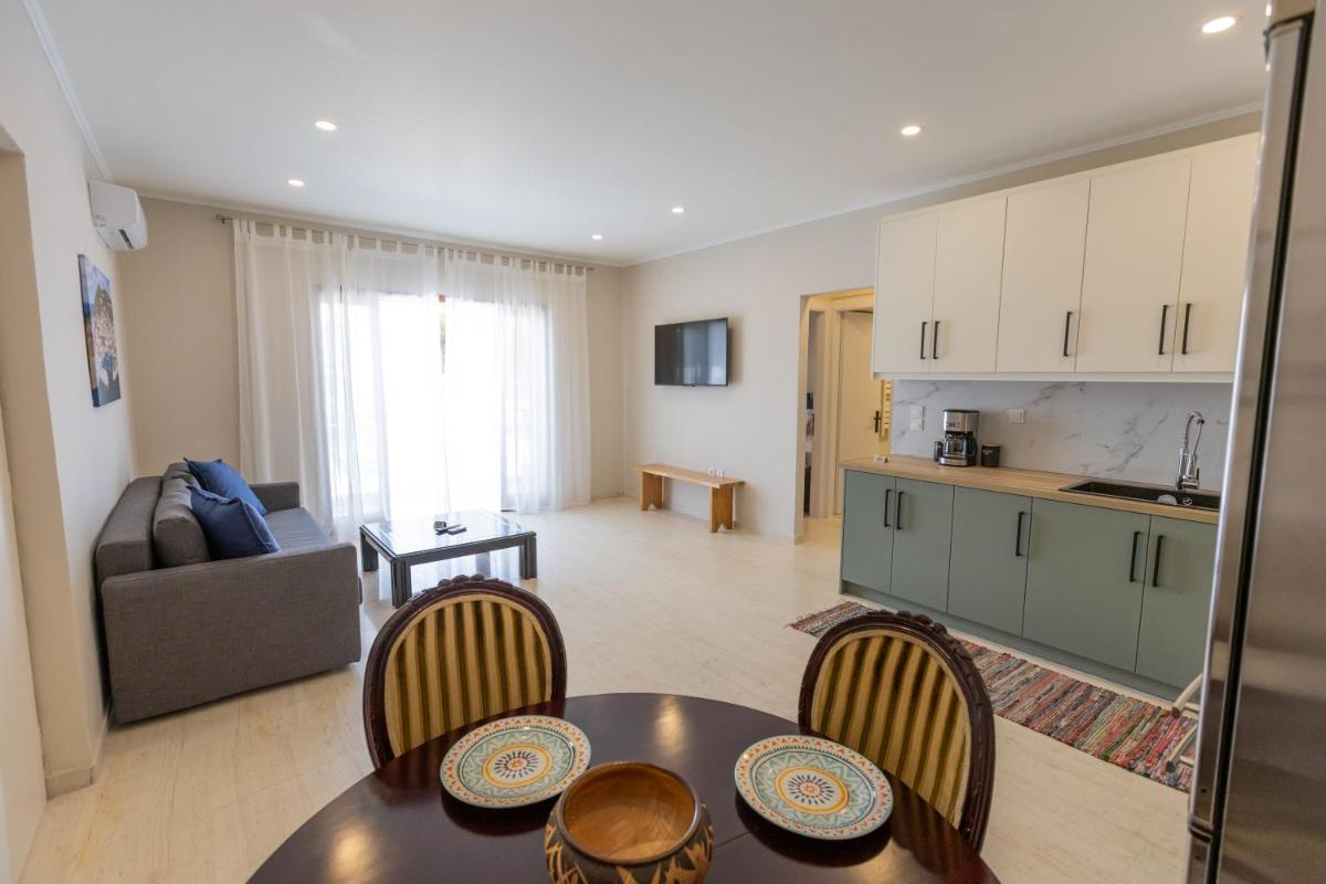 Suitetrails - Nafpaktos Family Apartments 1