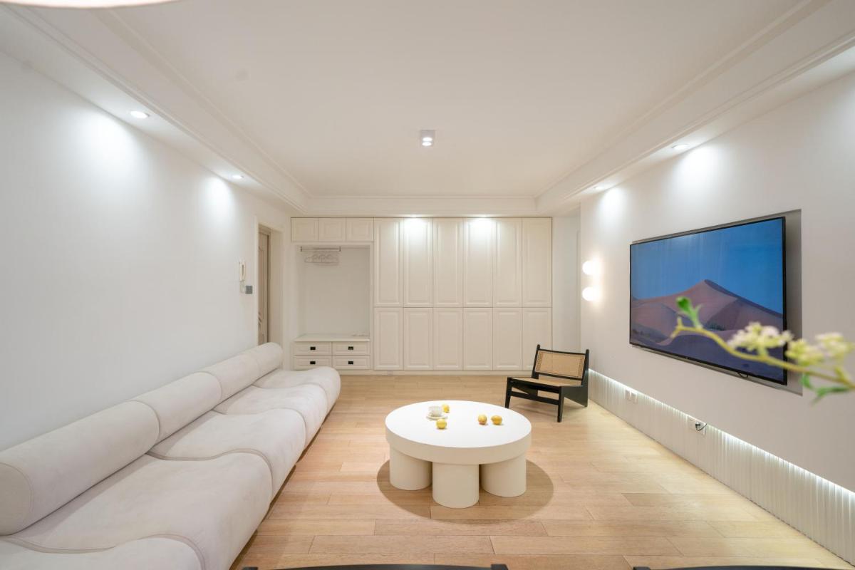 Suitetrails - Molly Homestay - walk to Yu Garden and the Bund 3bedrooms 1study 2 bathrooms elevator apartment