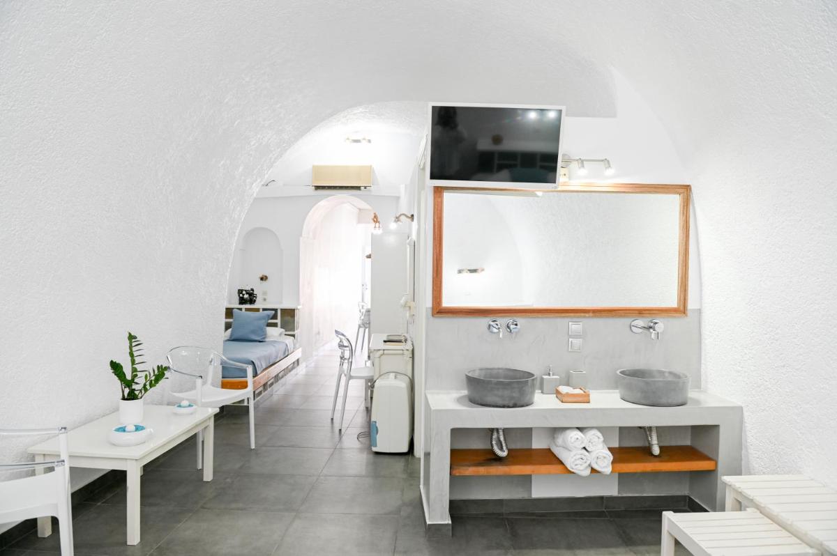 Kafieris Blue Studios - Housity