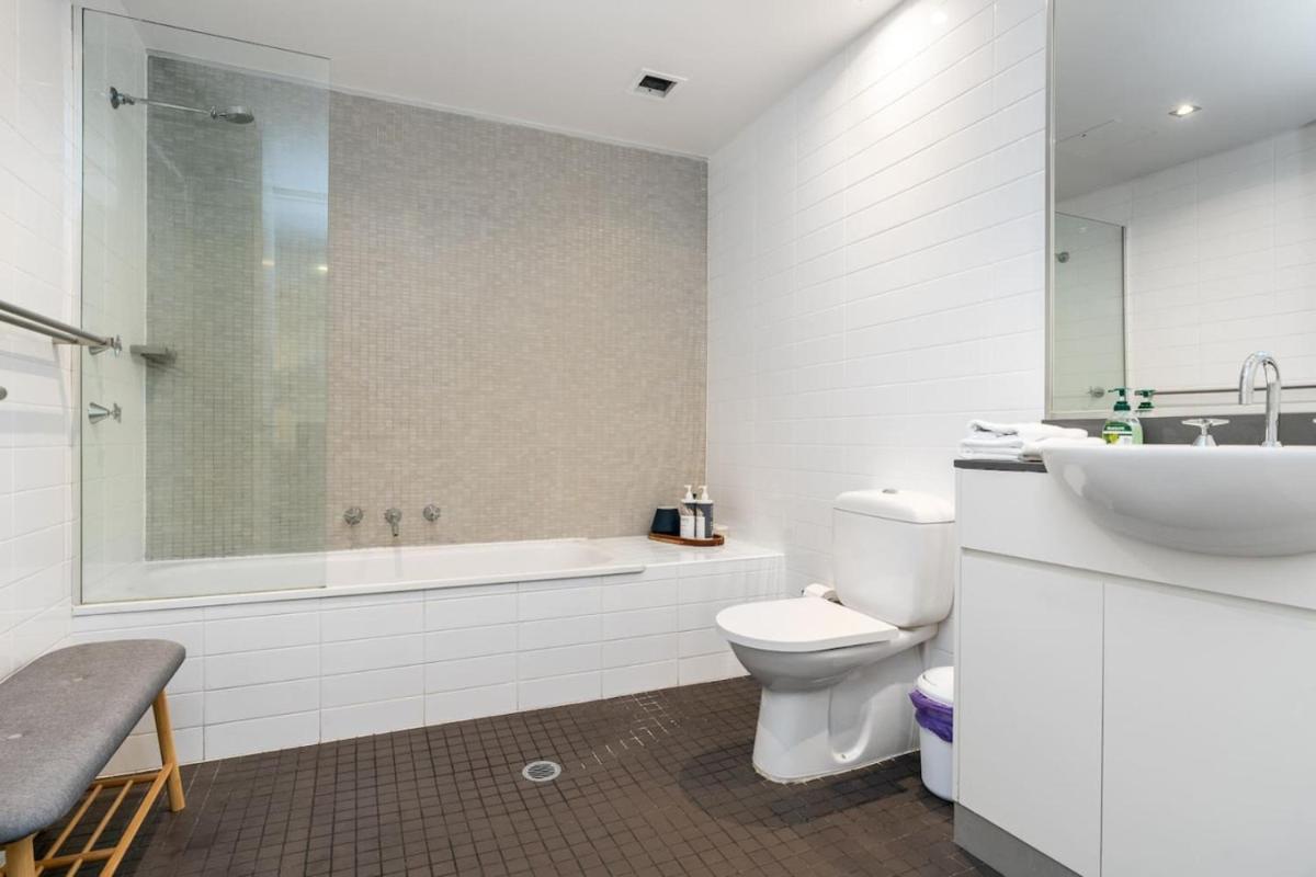 Suitetrails - Gateway Apt in Kingston Central