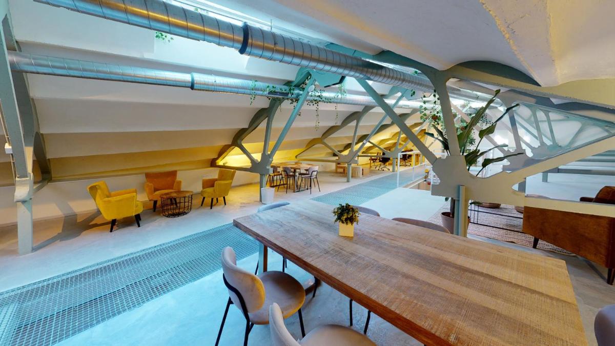 Ola Living Hostal Tetuan - Housity