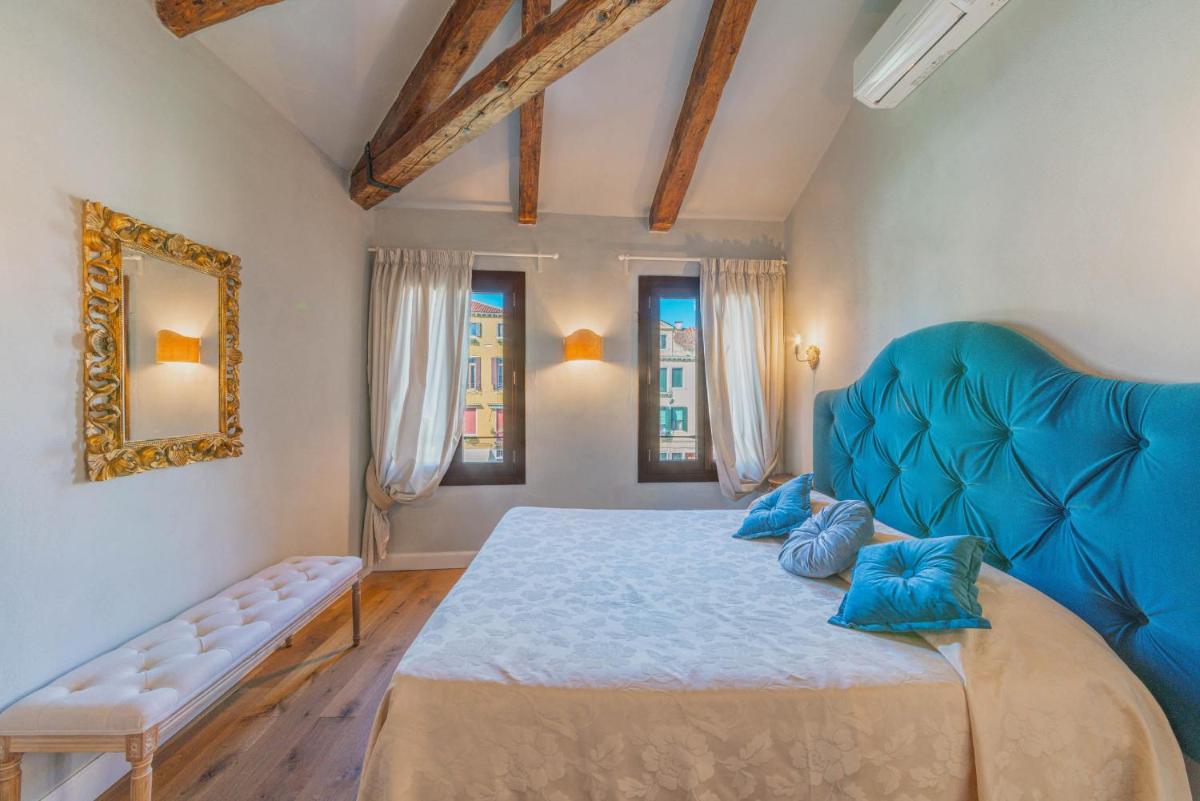 Suitetrails - Casa Virginia direct at the canal Cannaregio with own roof terrace