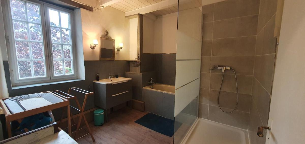 Grande maison - 14 personnes - Piscine - Housity