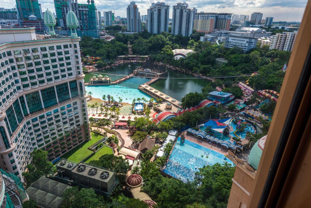 Suitetrails - Balcony Lagoon View 2-6pax Homestay Sunway Resort Suites