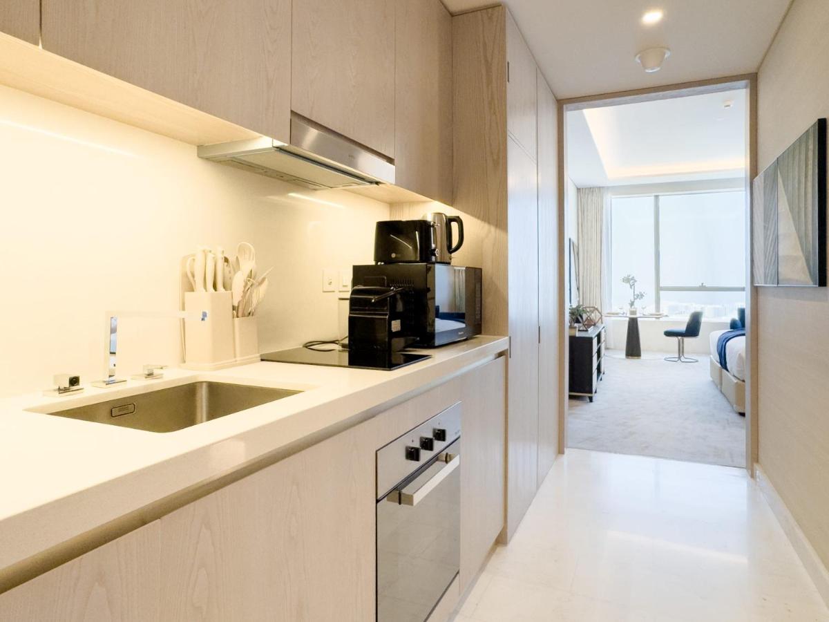 Suitetrails - Studio in Palm Tower with Stunning Sea View
