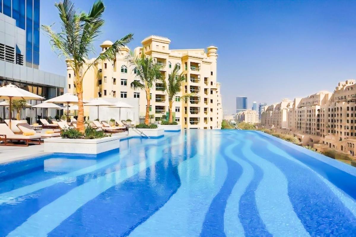 Suitetrails - Studio in Palm Tower with Stunning Sea View
