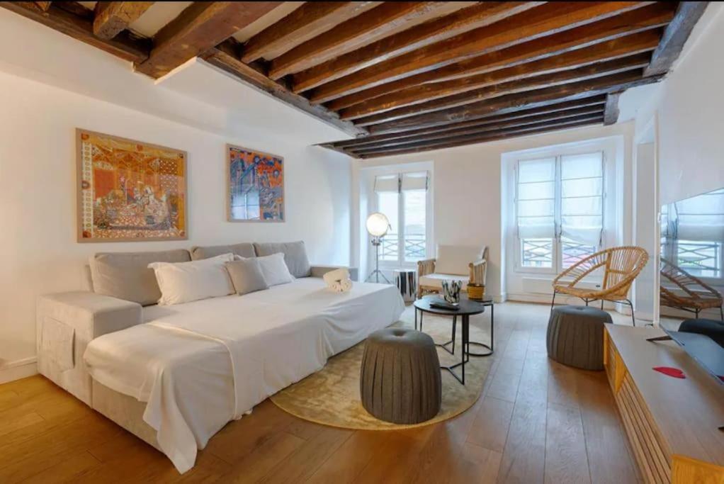 Suitetrails - Marais Place des Vosges Lovely Apartment 4P 1BR