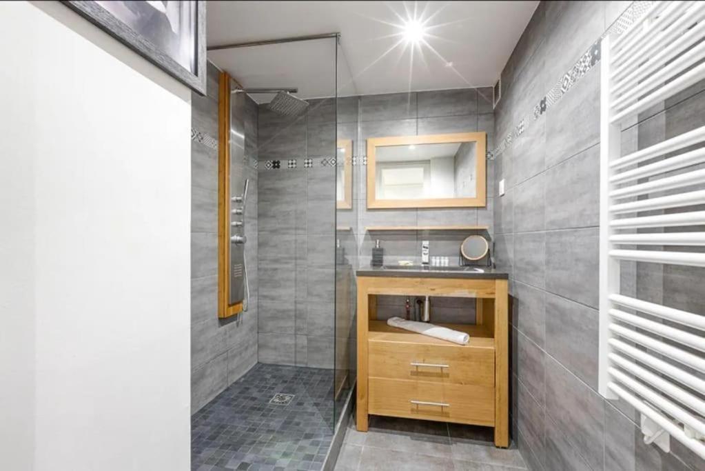 Suitetrails - Marais Place des Vosges Lovely Apartment 4P 1BR