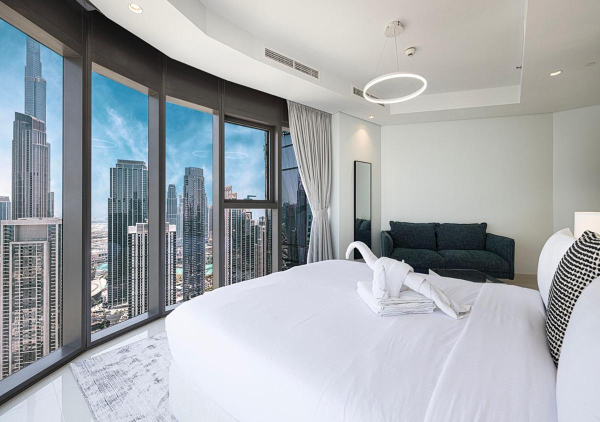 Luxury Dubai Infinity Pool - Burj Khalifa Views - Housity