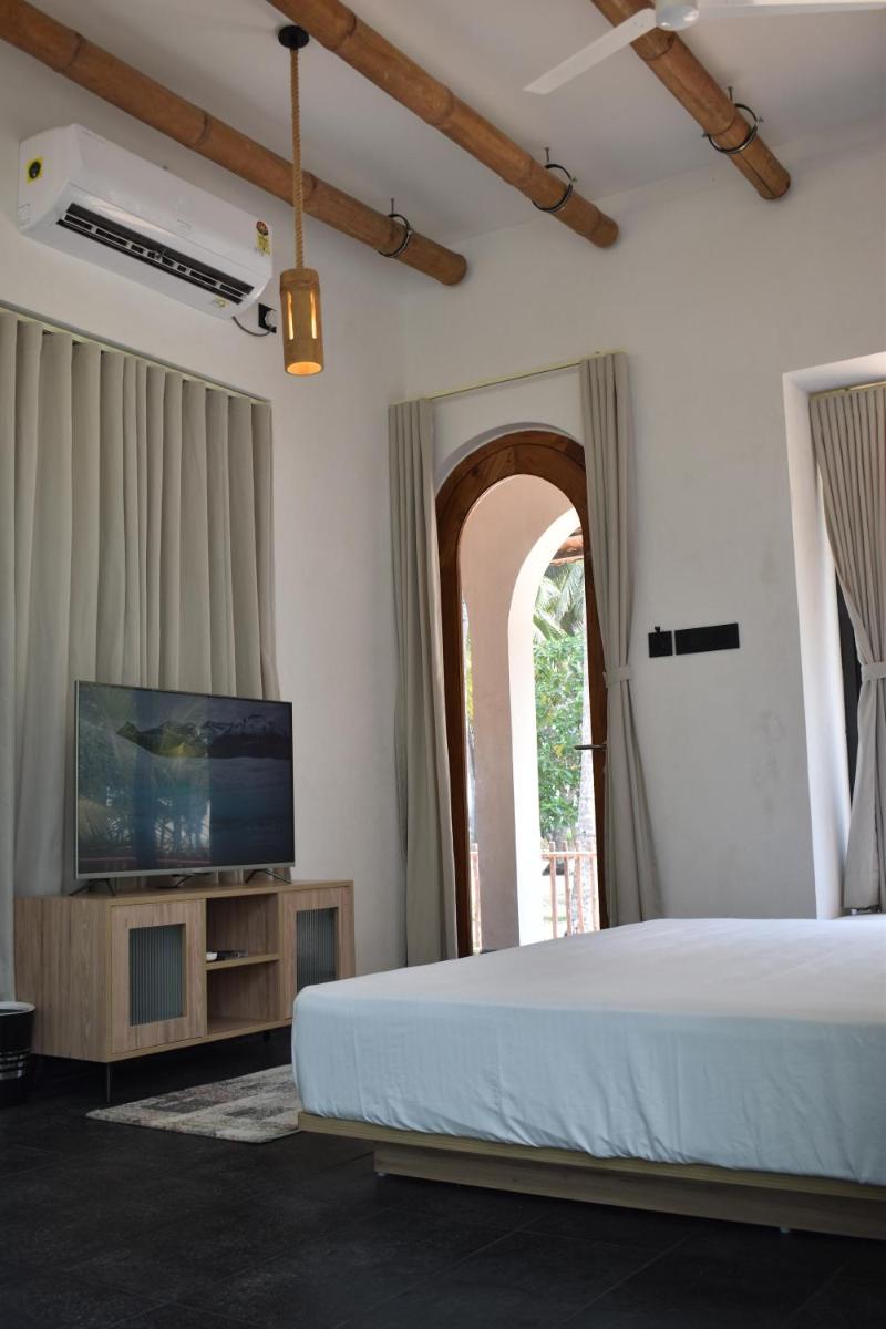 Thira Beach Home - Housity