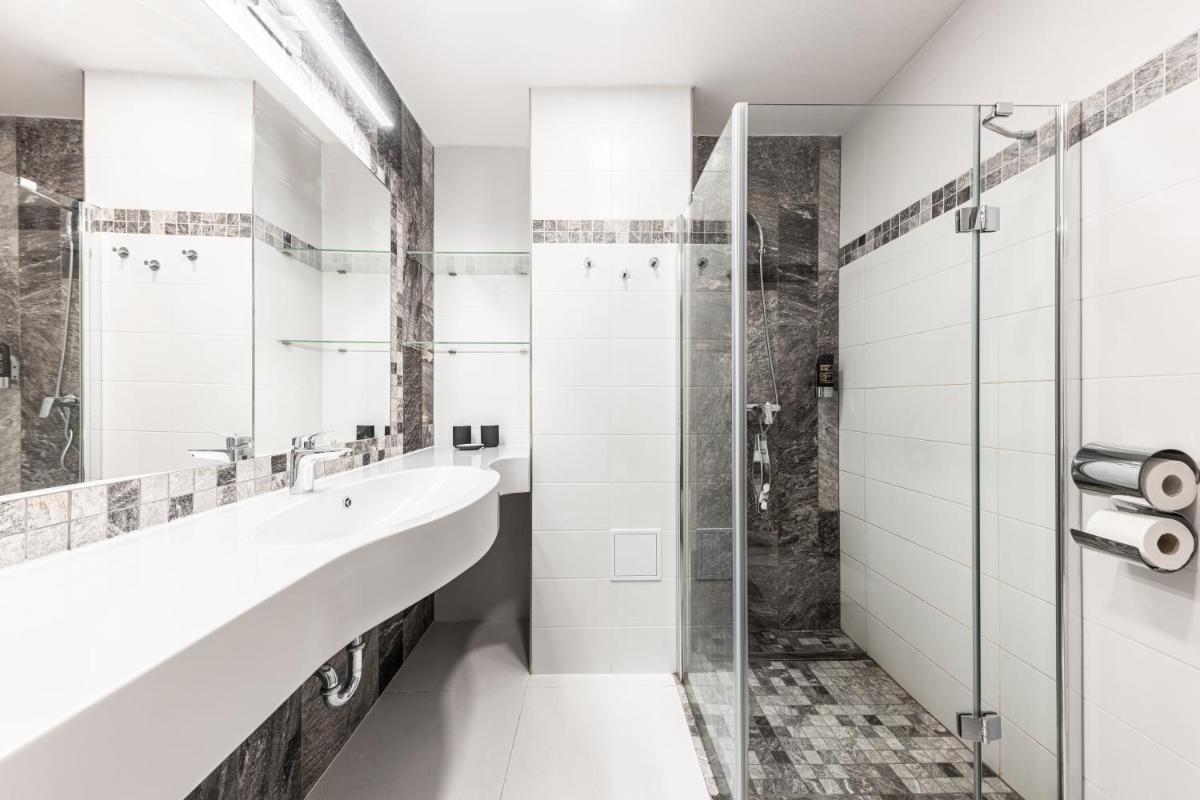 Hotel Royal Plaza - Housity