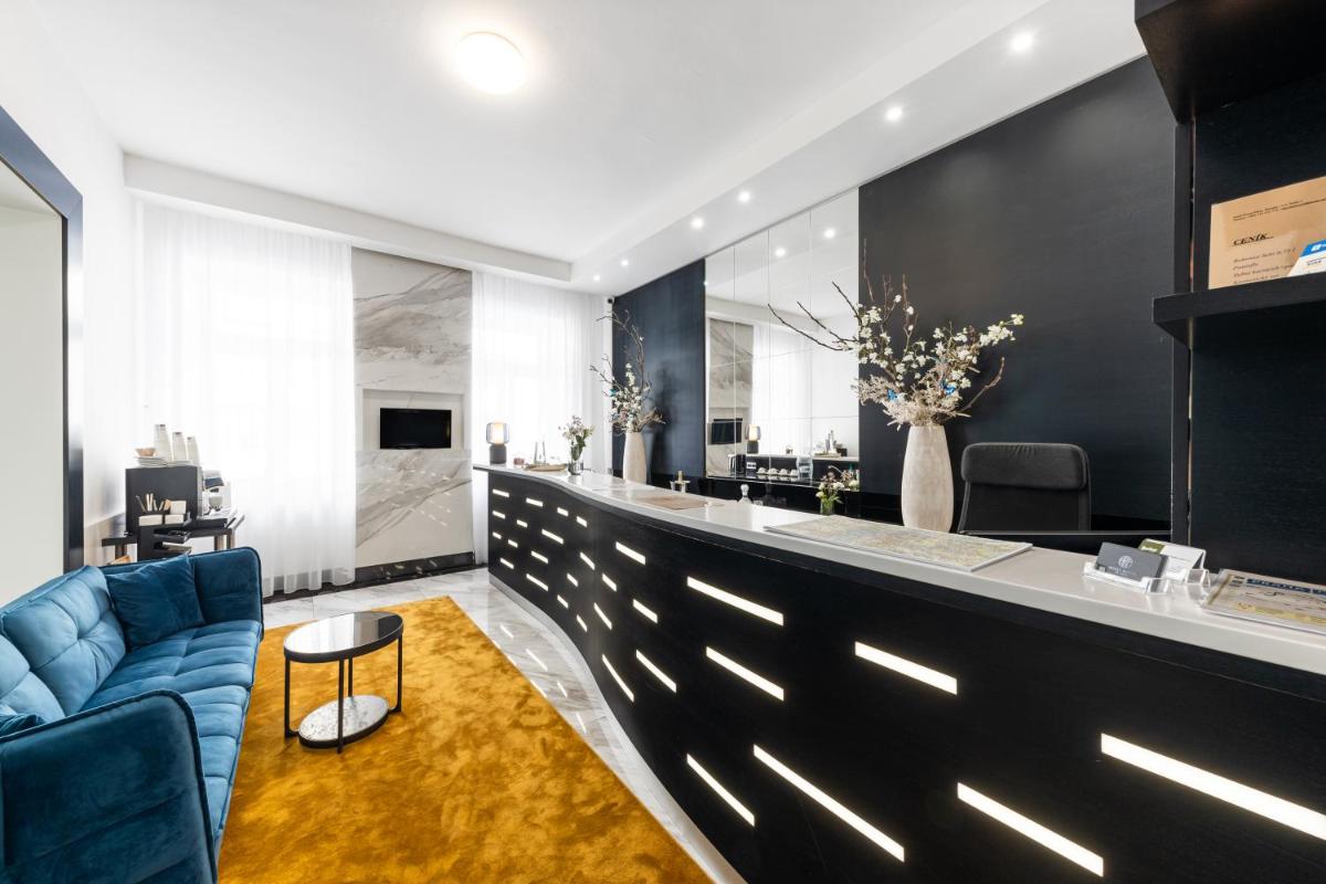 Hotel Royal Plaza - Housity