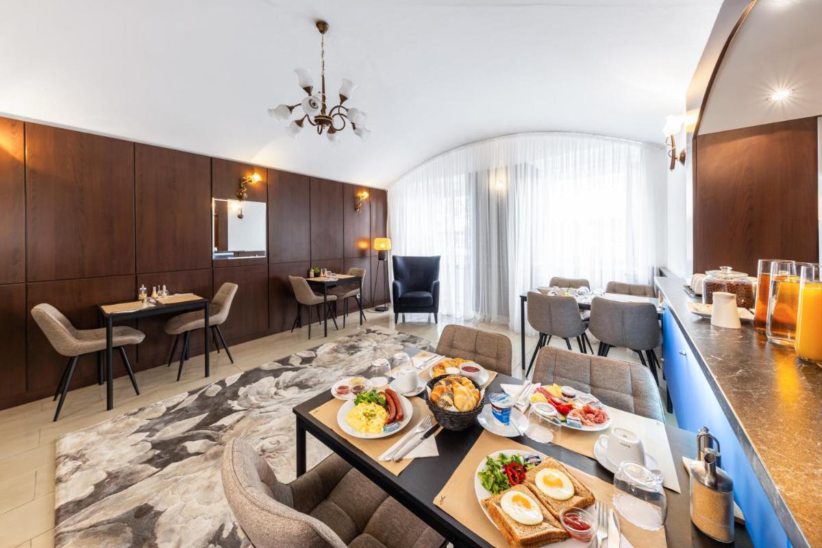 Hotel Royal Plaza - Housity