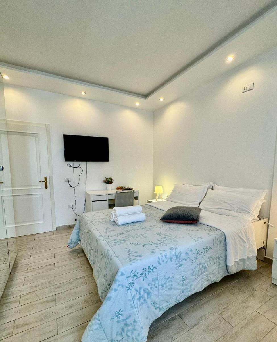 Suitetrails - Modern Room with private bathroom