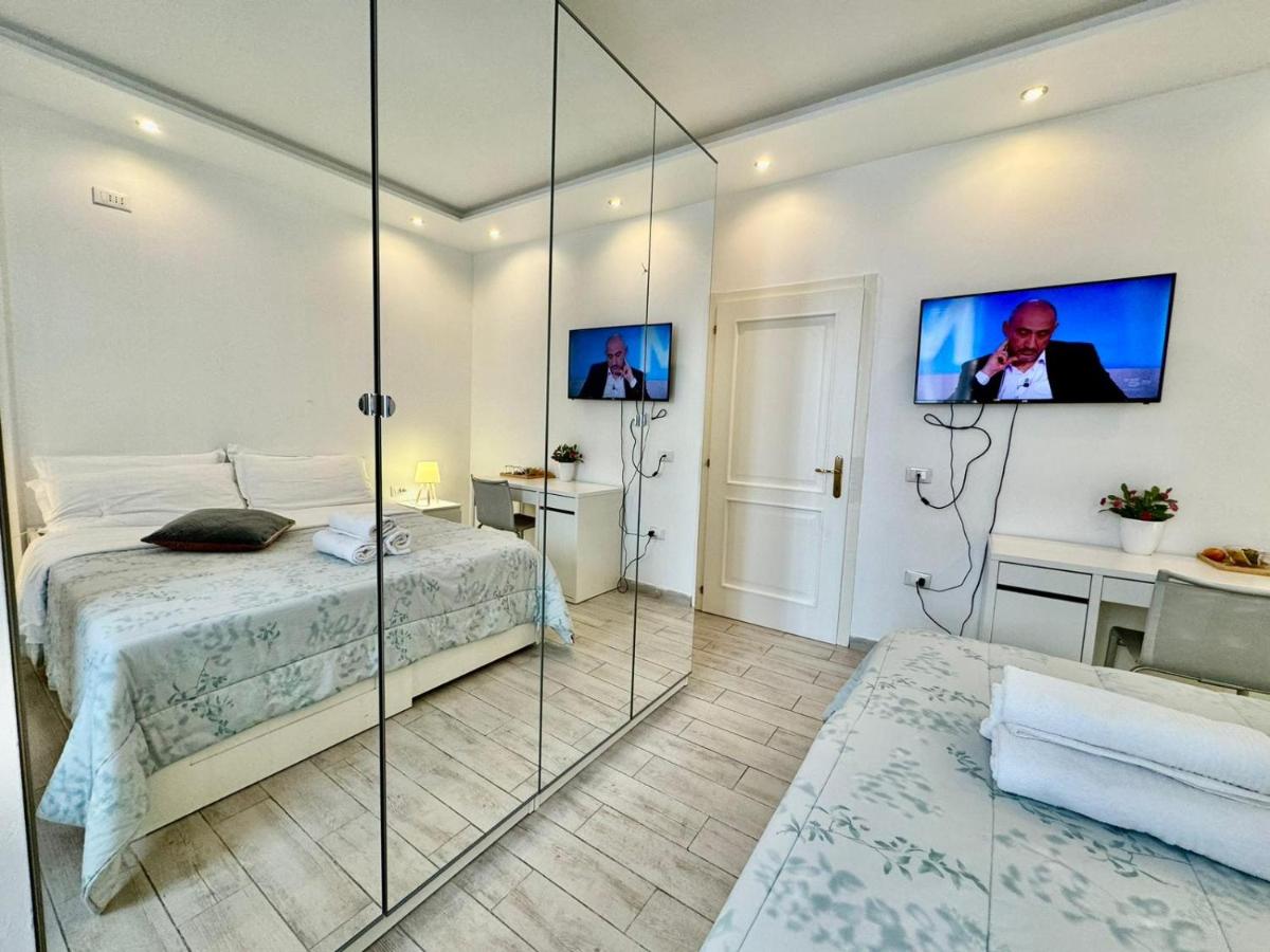 Suitetrails - Modern Room with private bathroom