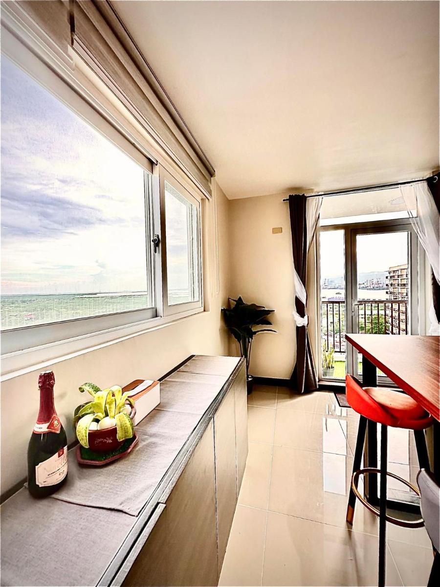 Suitetrails - Luxurious Deluxe Apartment - EhubStay Mactan Cebu - Saekyung Condo Looc