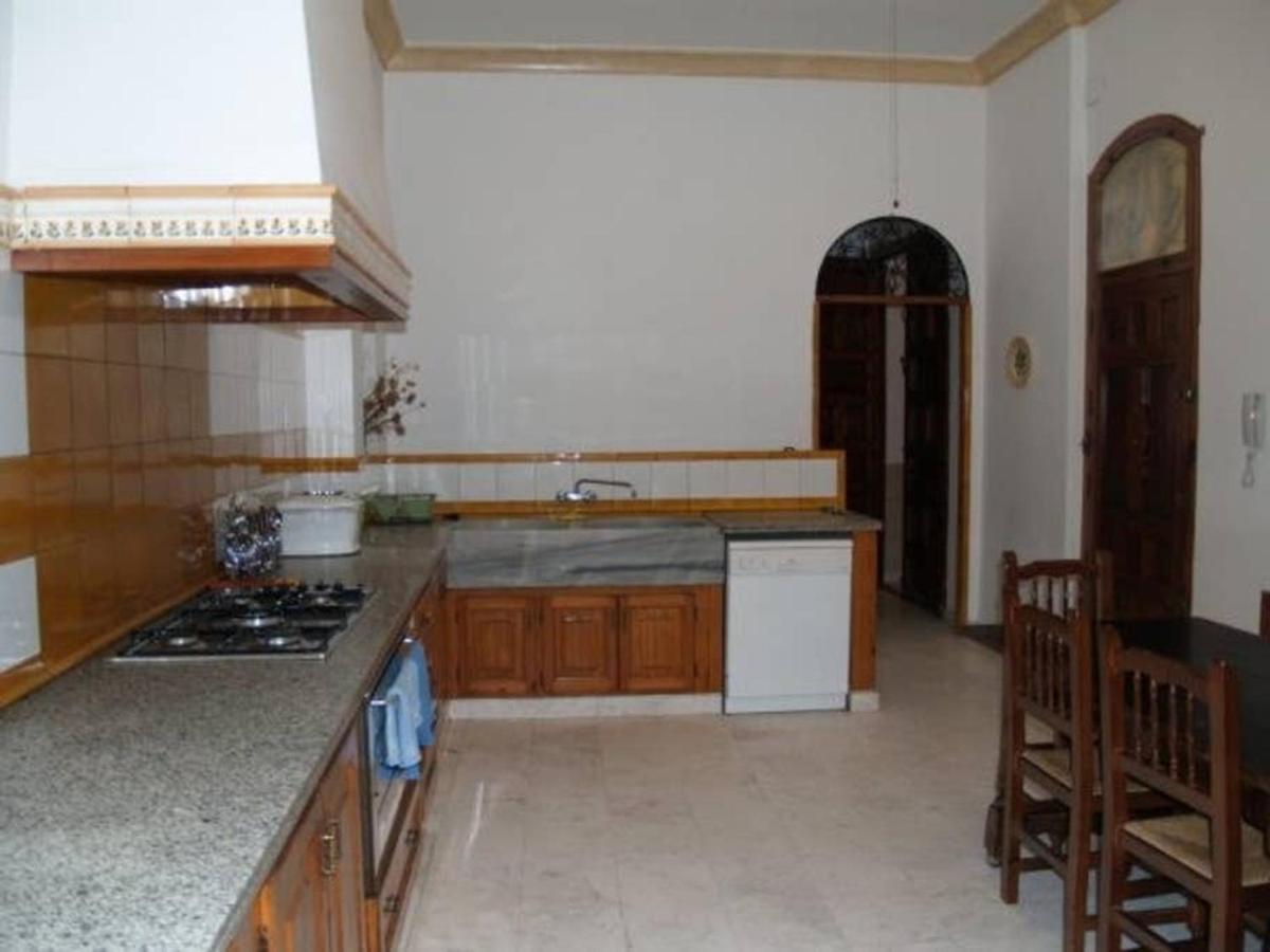 Charming House in Ayora + Terrace - Housity