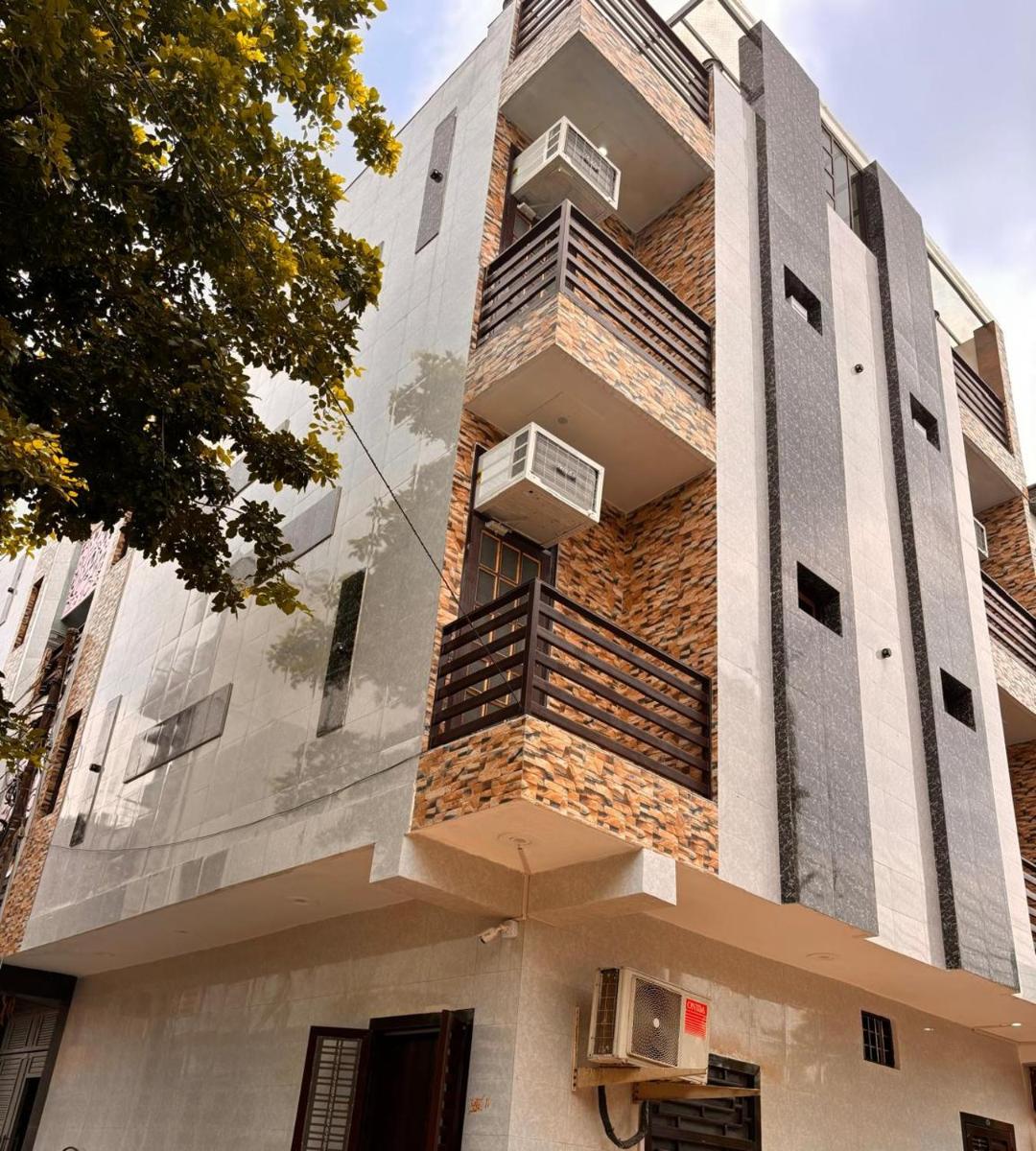 Homestay with Ravinder 2BHK - Housity