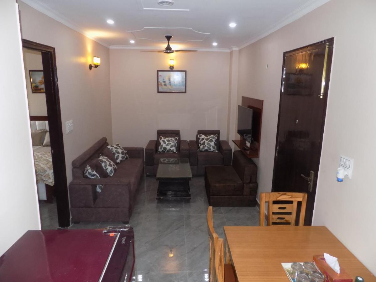 Homestay with Ravinder 2BHK - Housity