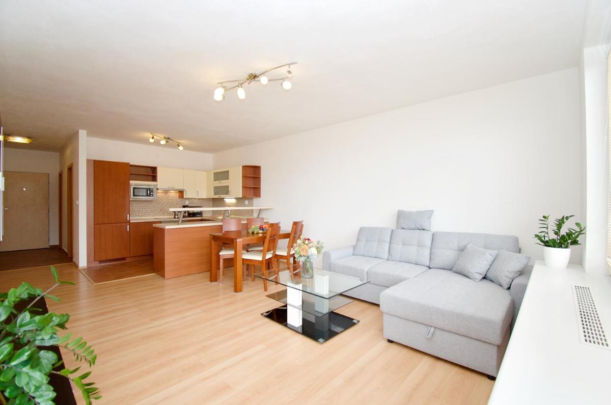 Suitetrails - Modern flat, balcony, garage