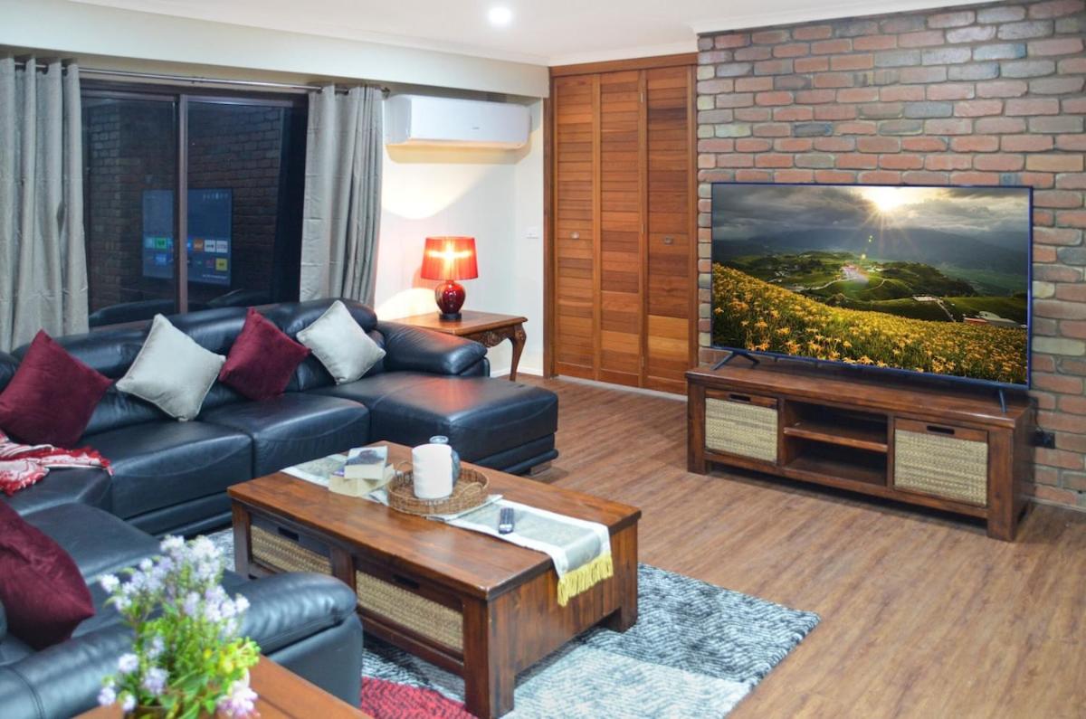 Suitetrails - The Timboon Villa - 5 bedroom home