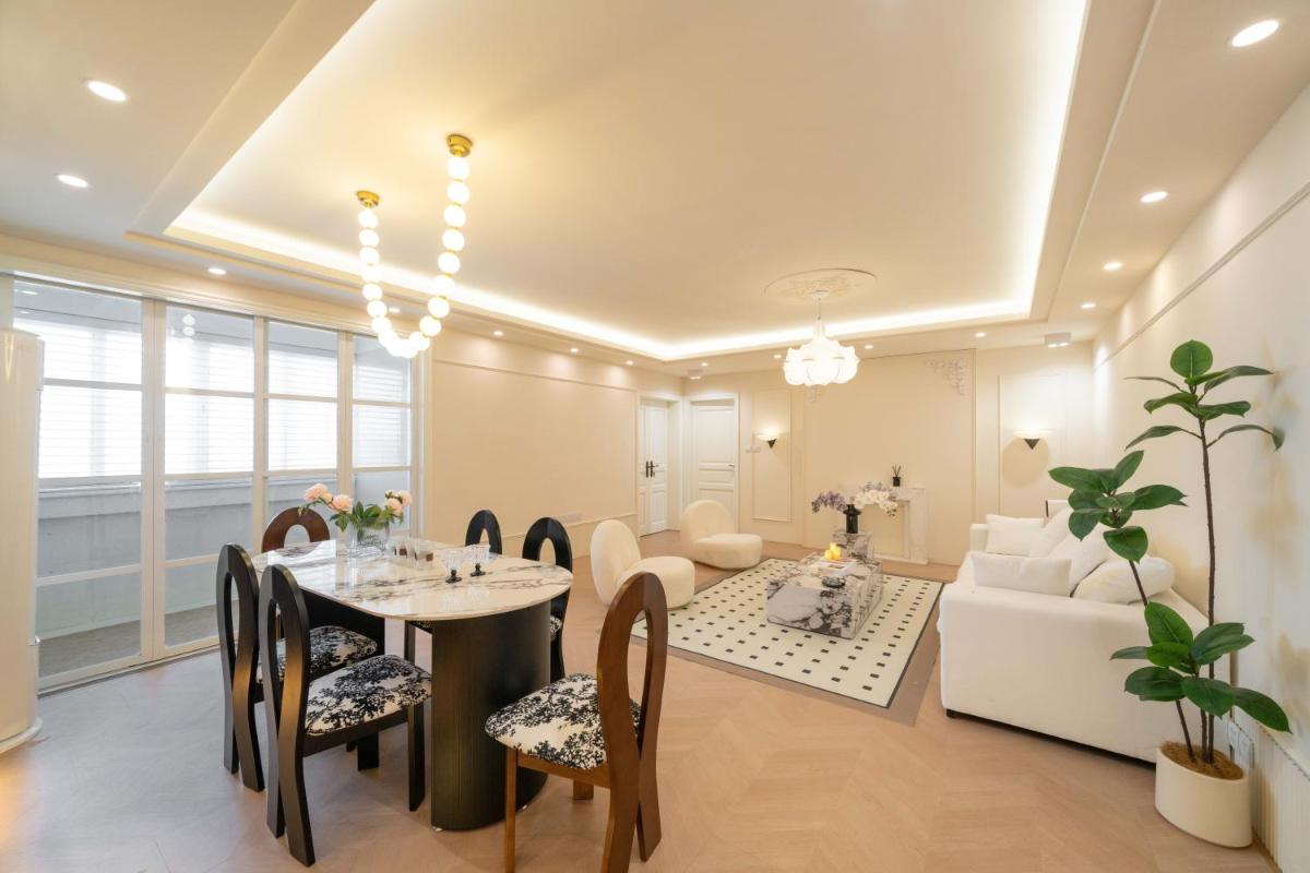 Suitetrails - Molly Homestay - walk to Yu Garden and the Bund 3bedrooms 1study 2 bathrooms elevator apartment