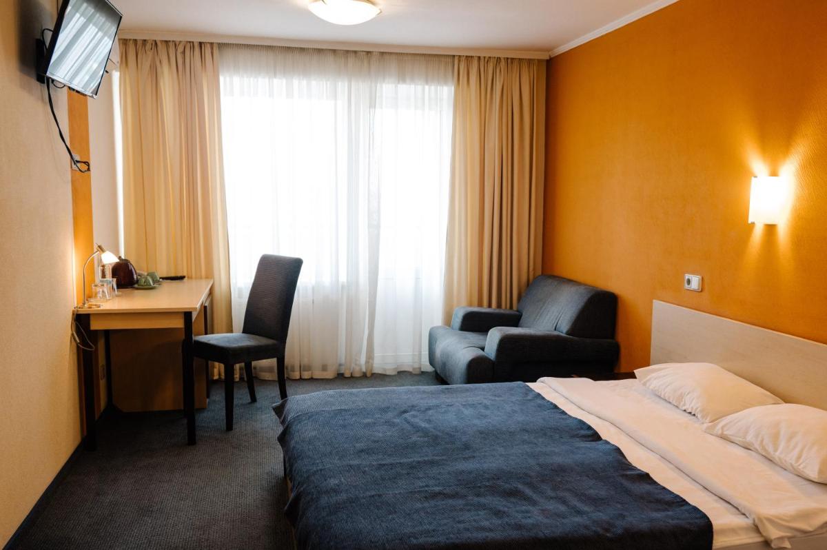 7 Days Hotel Kamyanets-Podilskyi - Hizvo
