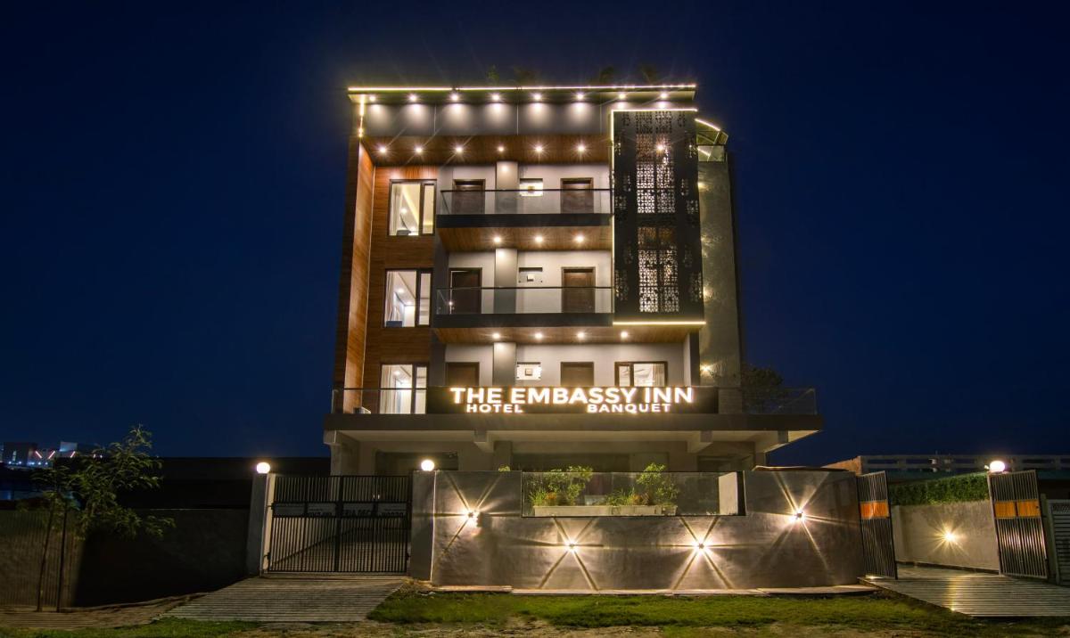 Suitetrails - The Embassyy Inn Sec-143B