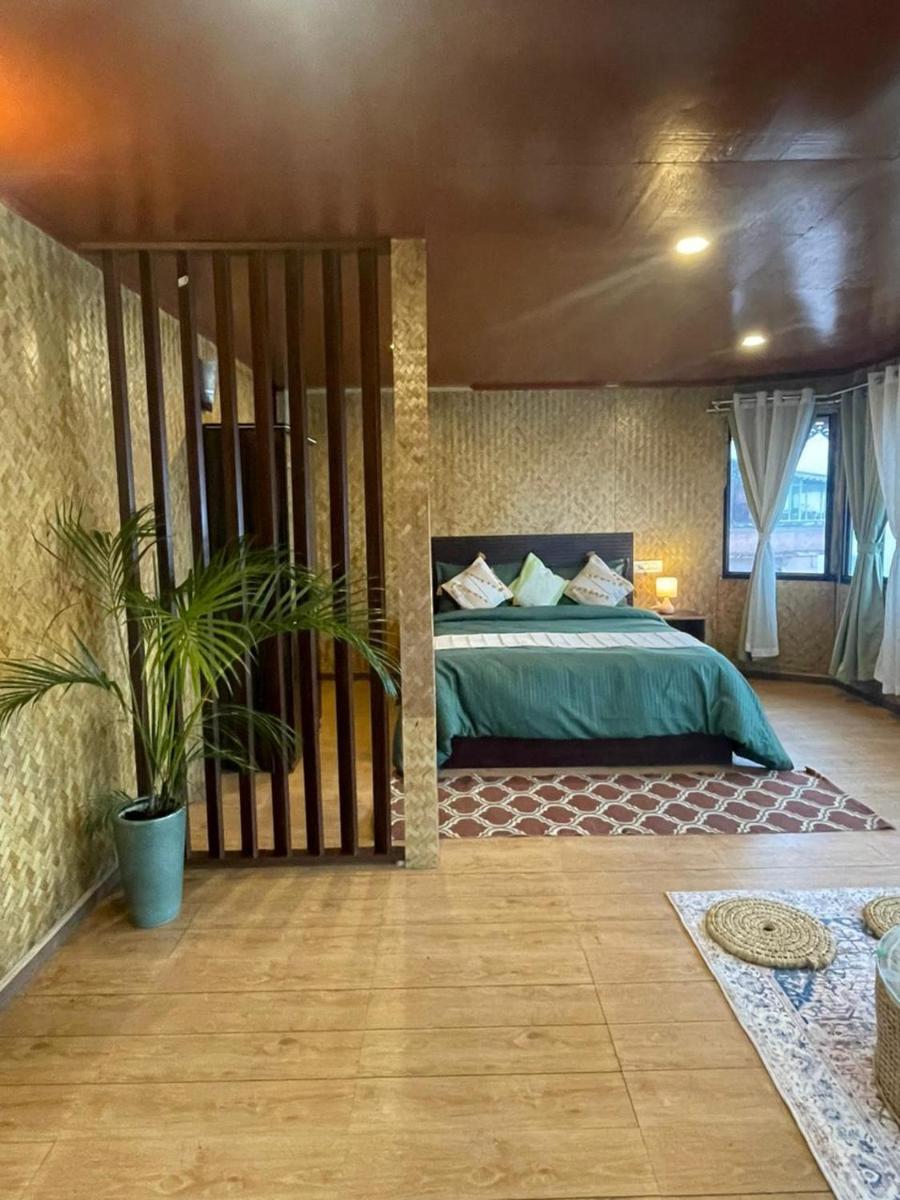 Suitetrails - Monratino Himadrie -2 mins walk from Mall Road - All rooms have Kanchenjunga Mountain View