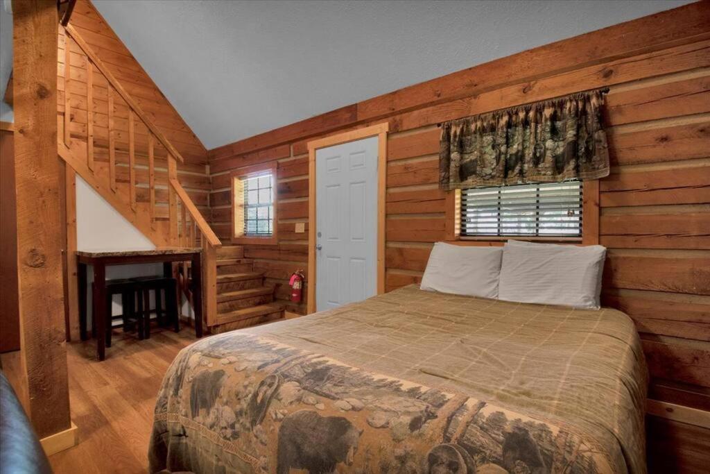 Cabin Oasis near Smoky Mountains - Housity