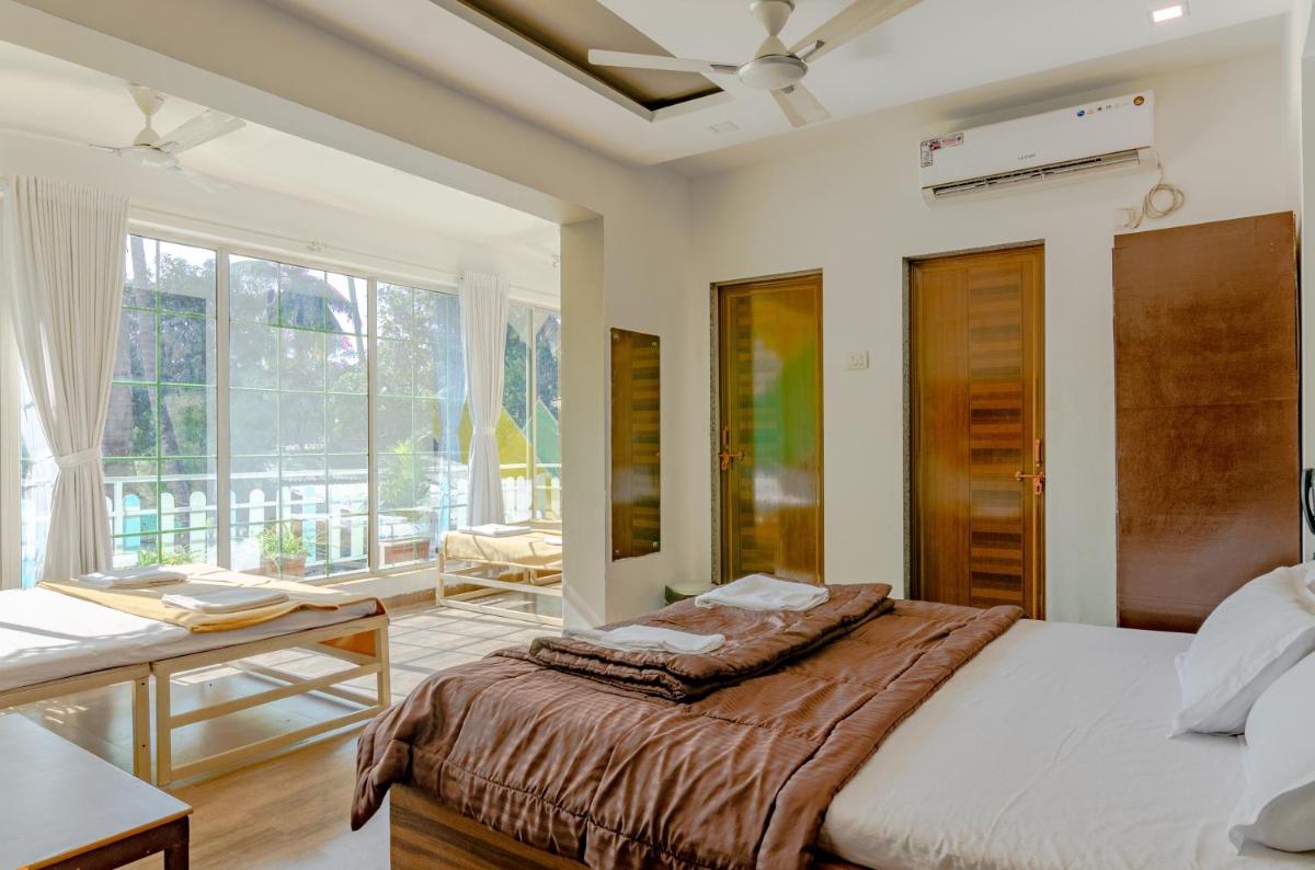 Suitetrails - White House Beach Resort, Nagaon
