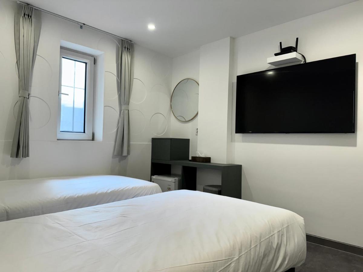 Suitetrails - Hotel Firststay Hongdae