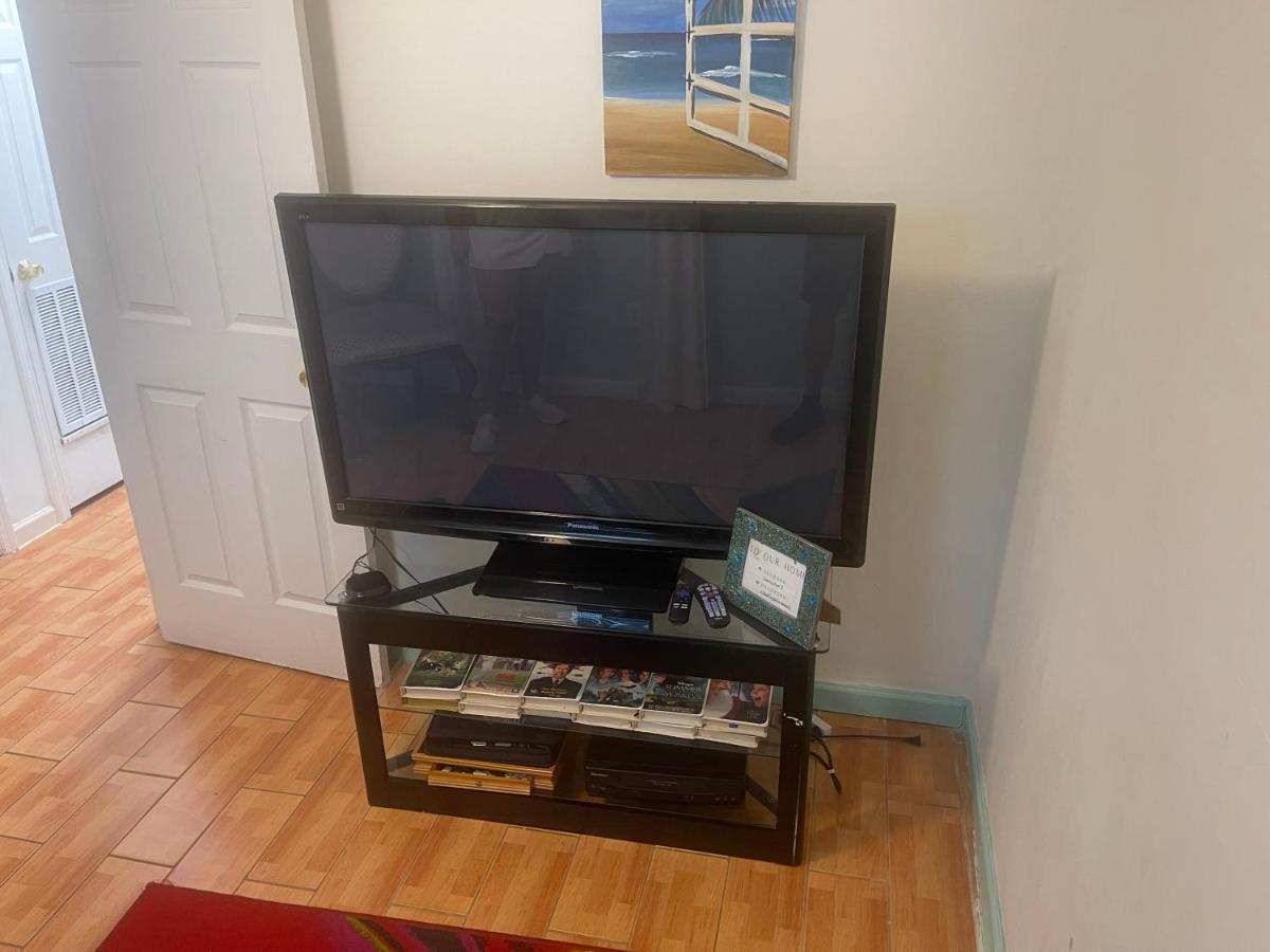 Suitetrails - 2BR Comfortable Downtown House Near Beach and More