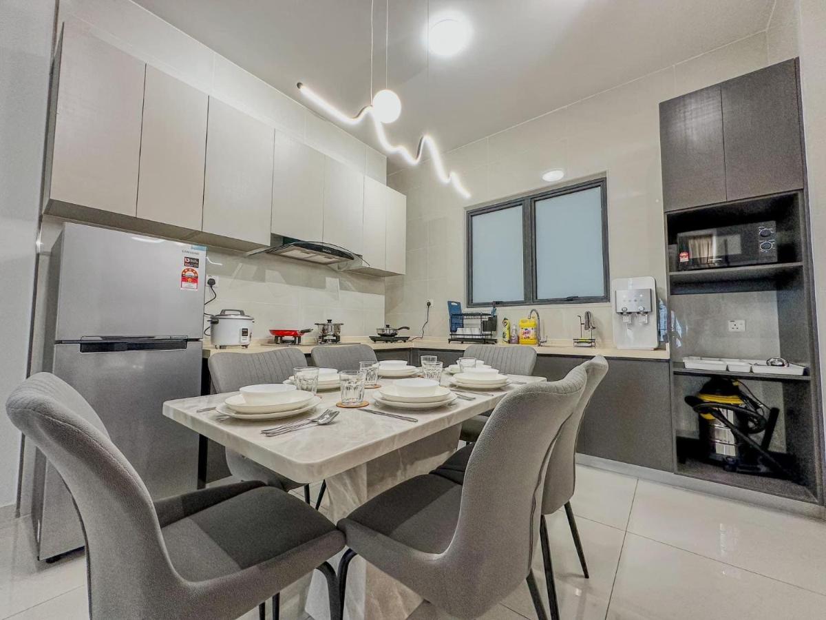 Suitetrails - JB Cozy Homestay