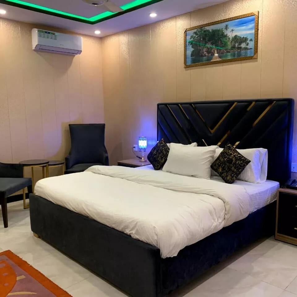Suitetrails - Ab Express Hotel