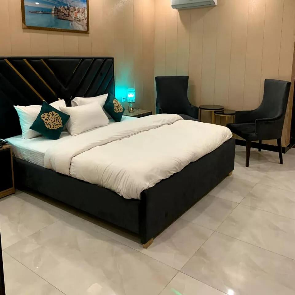 Suitetrails - Ab Express Hotel