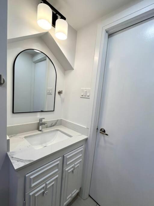 Suitetrails - Entire Back Basement Apartment in Toronto