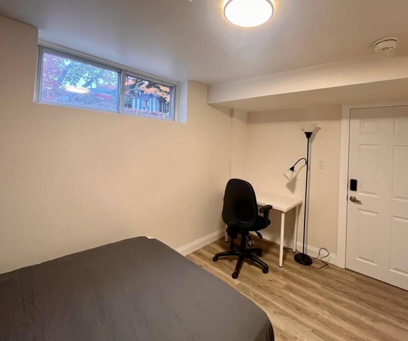 Suitetrails - Entire Back Basement Apartment in Toronto
