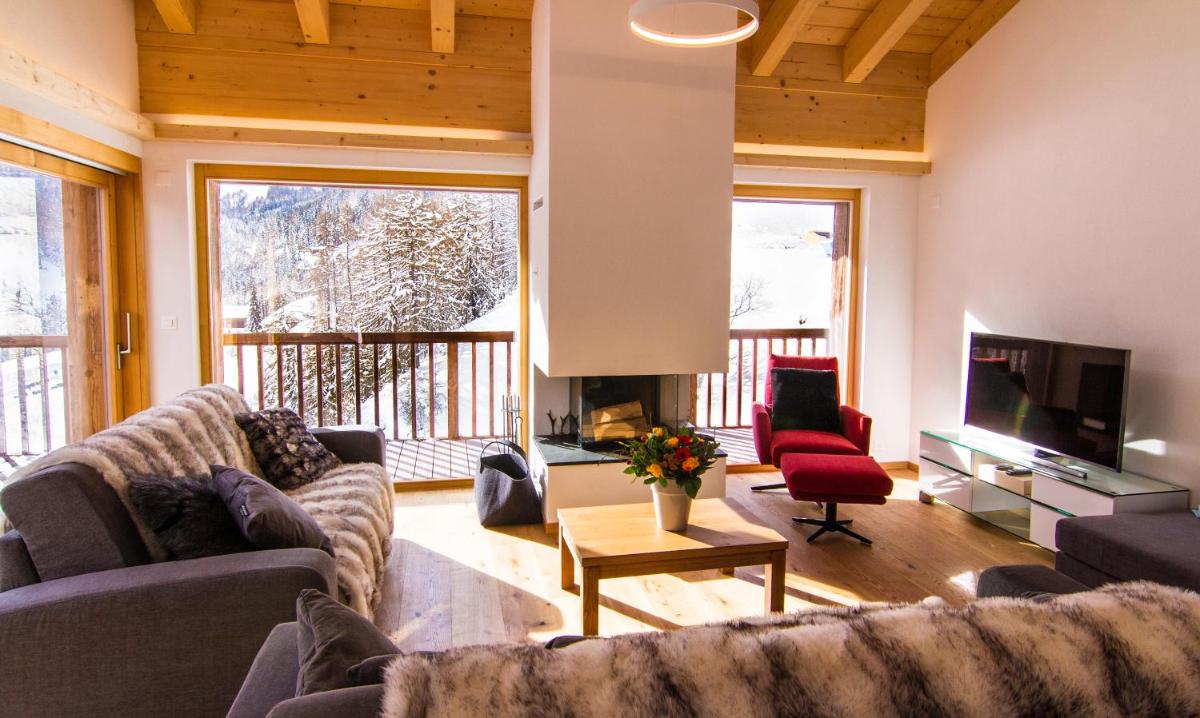 Chalet Les Rahâs by Mrs Miggins - Housity