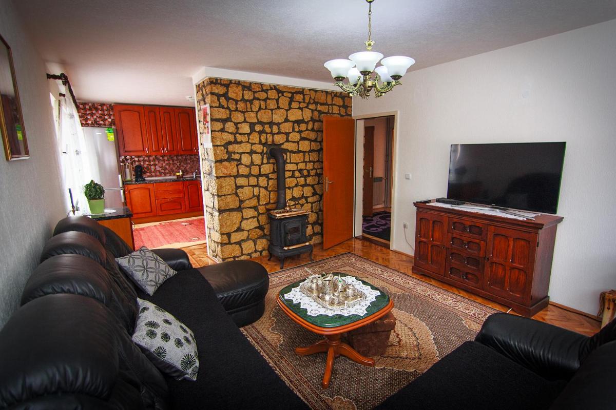 Apartment Red House - Housity