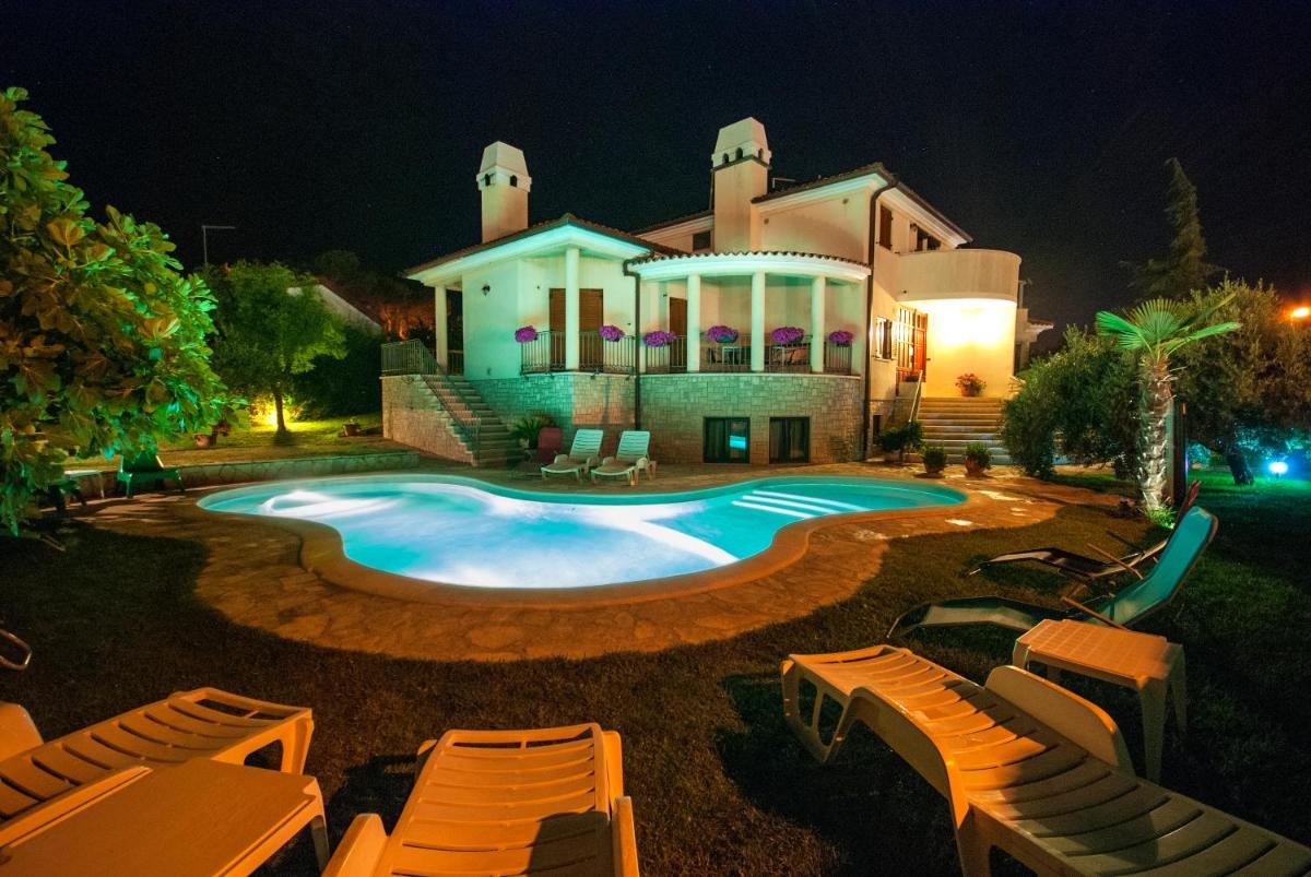 Guesthouse Villa Lena - Housity