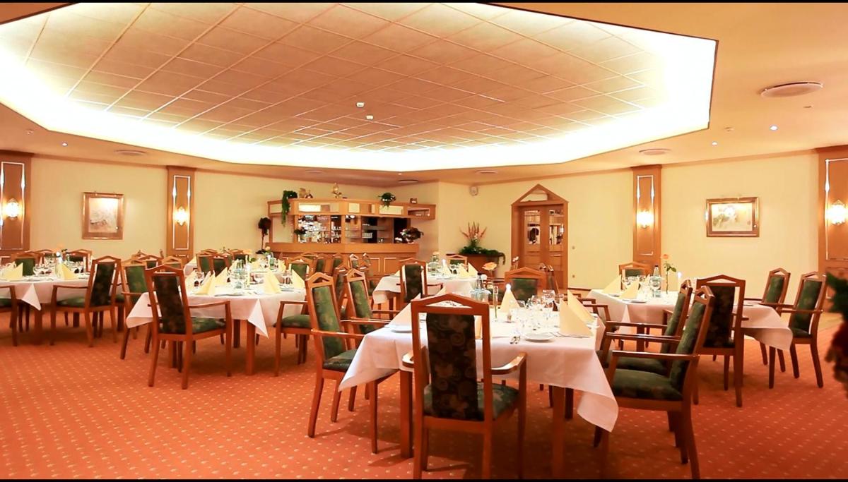 Hotel Royal - Housity