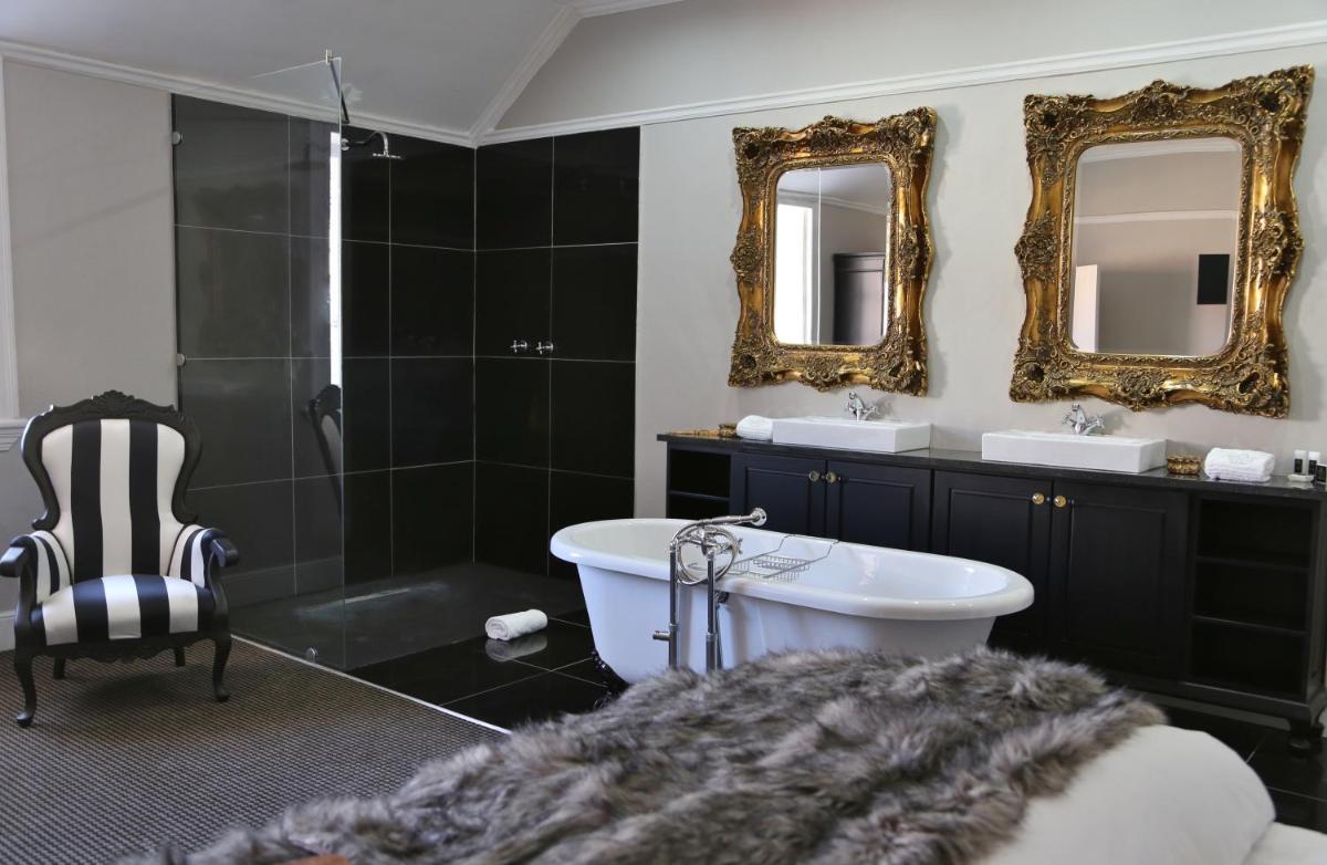 Suitetrails - The Kingsman boutique Hotel