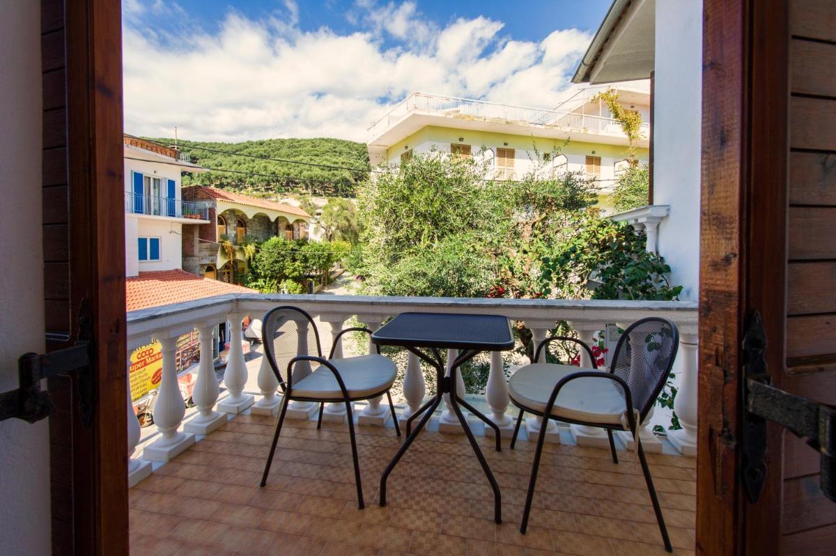 Pansion Nikos Vergos - Housity