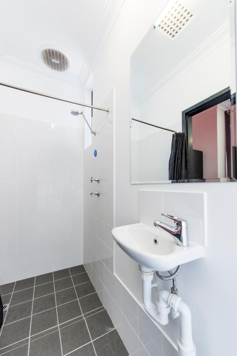 Billabong Backpackers Resort - Housity