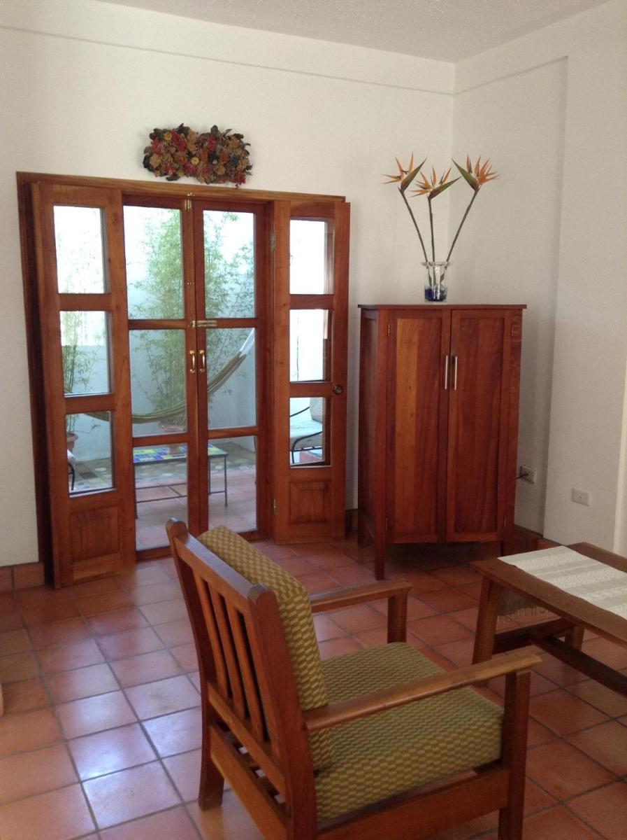 La Casa de Don Santiago Townhouse - Housity