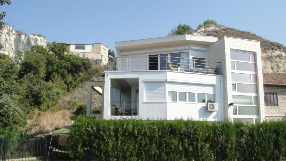 Whitestone Sea View Villa - Housity