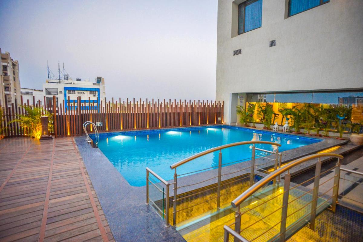 Suitetrails - Efcee Sarovar Premiere Bhavnagar