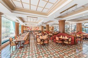 Restaurant ou autre lieu de restauration dans l'établissement Manila Prince Hotel